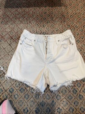 AMO White Distressed Frayed Hem Denim Shorts